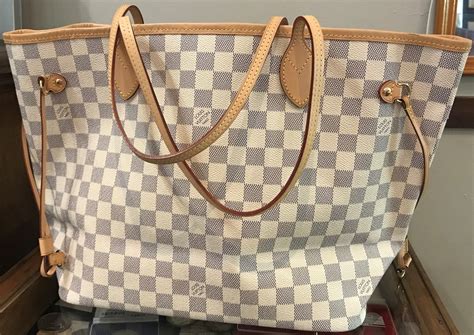 how much does it cost to make louis vuitton bag